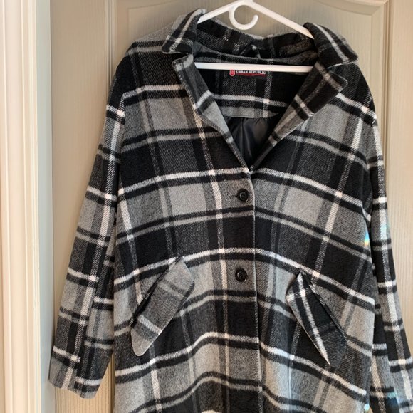 plaid black and white coat - great for fall / winter! - Picture 2 of 14